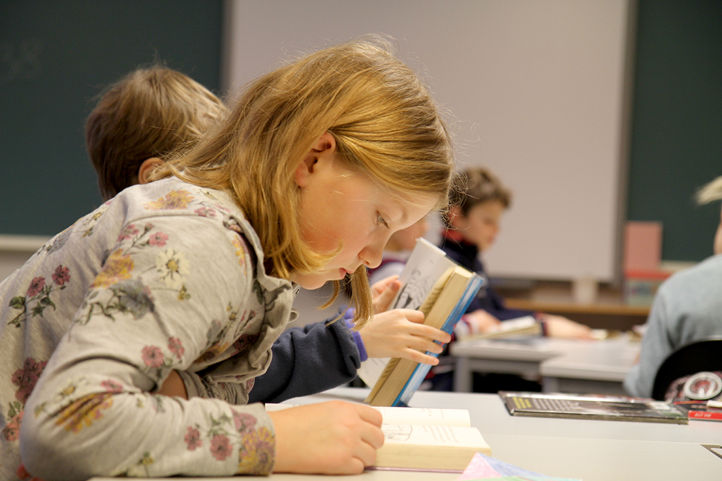 Elev som leser