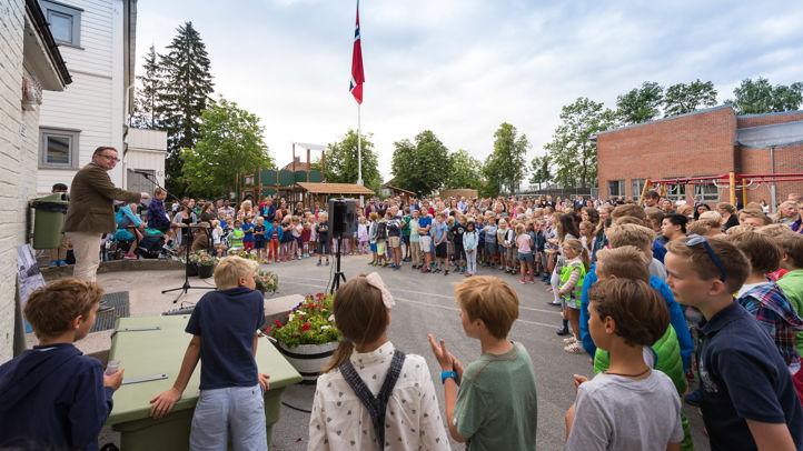 Åpning av ny skolegården