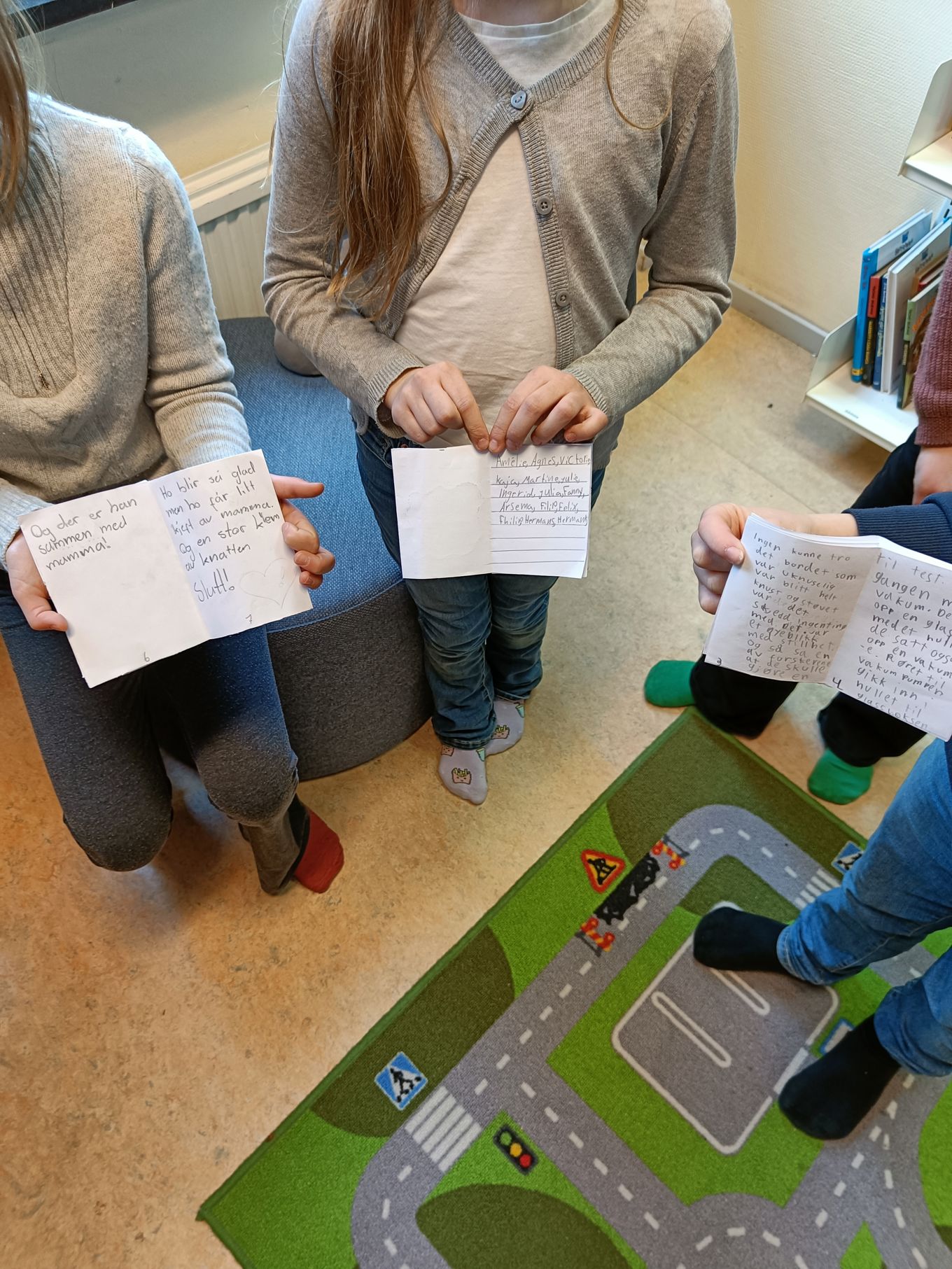 Foto: Håkon Willadsen Moe en person som holder et papir